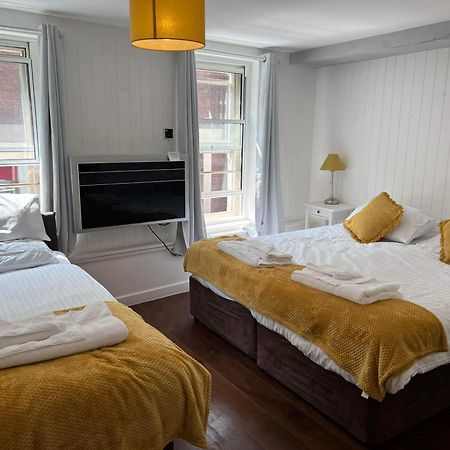 ניופורט Wheatsheaf Hotel מראה חיצוני תמונה