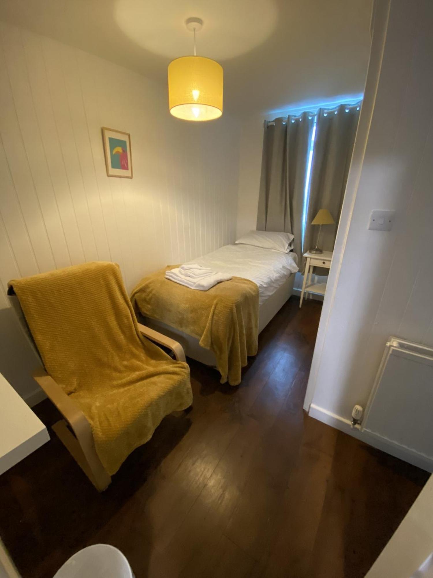 ניופורט Wheatsheaf Hotel חדר תמונה