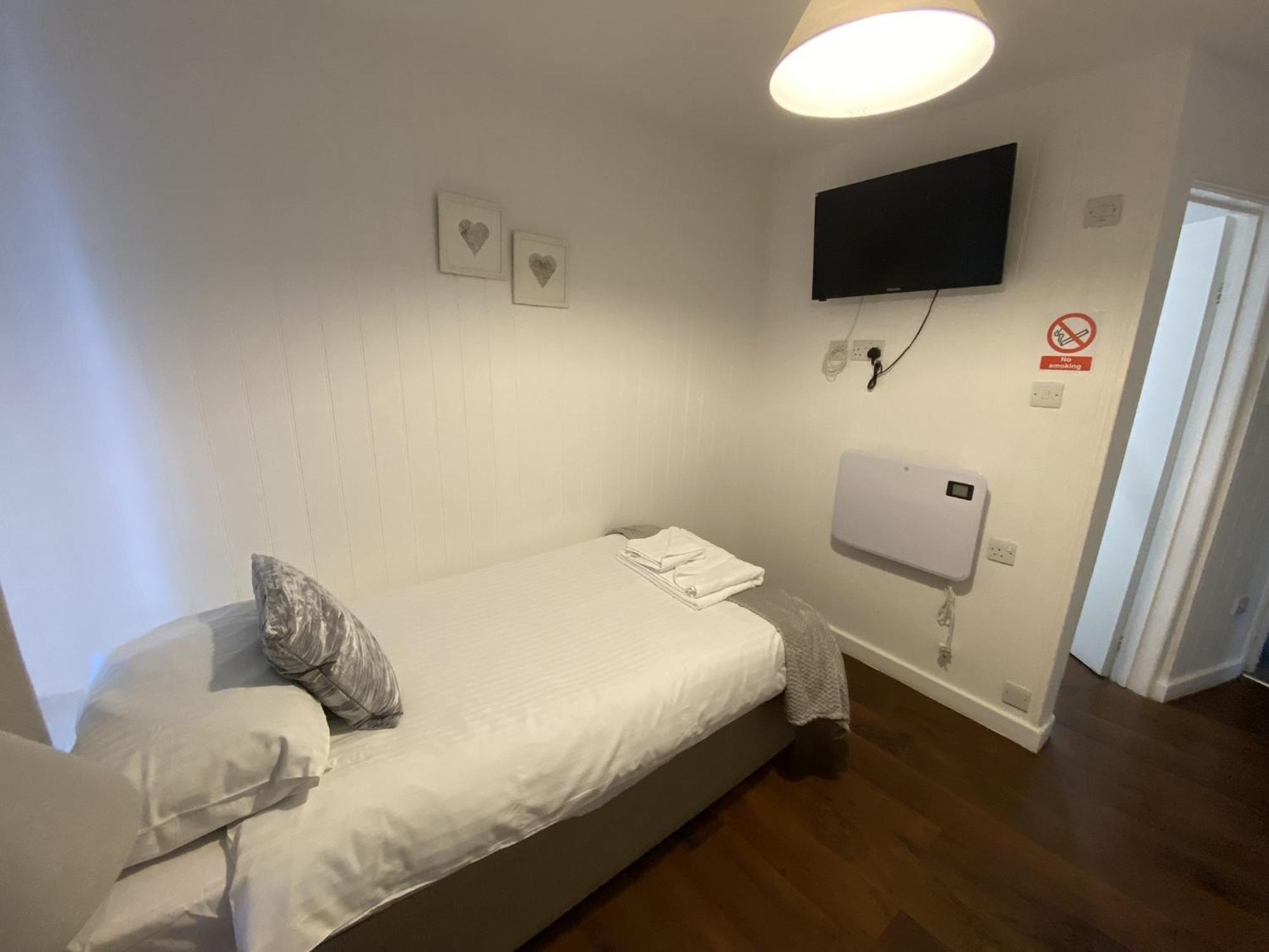 ניופורט Wheatsheaf Hotel חדר תמונה