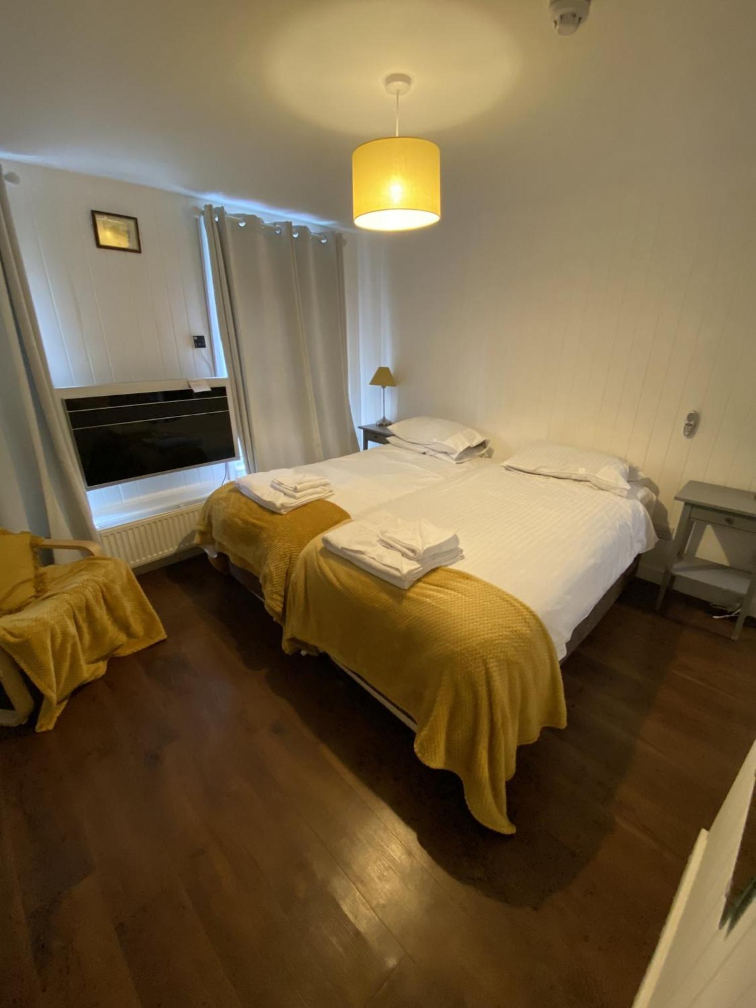 ניופורט Wheatsheaf Hotel חדר תמונה