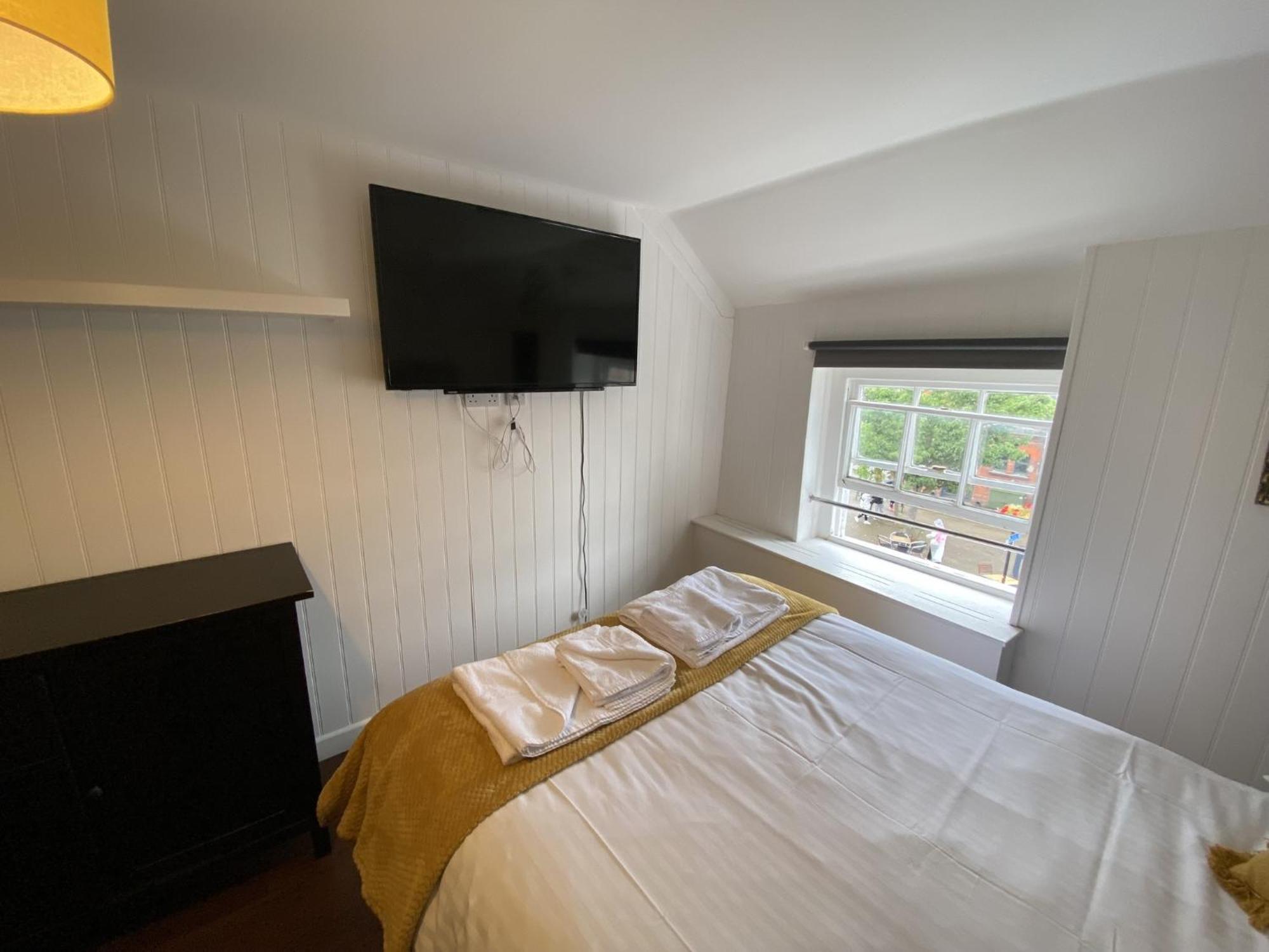 ניופורט Wheatsheaf Hotel חדר תמונה