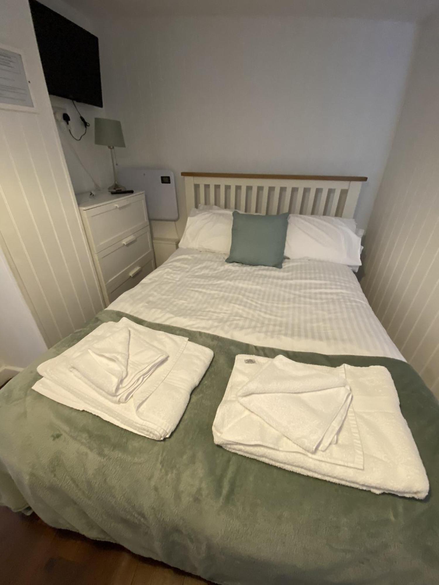 ניופורט Wheatsheaf Hotel חדר תמונה
