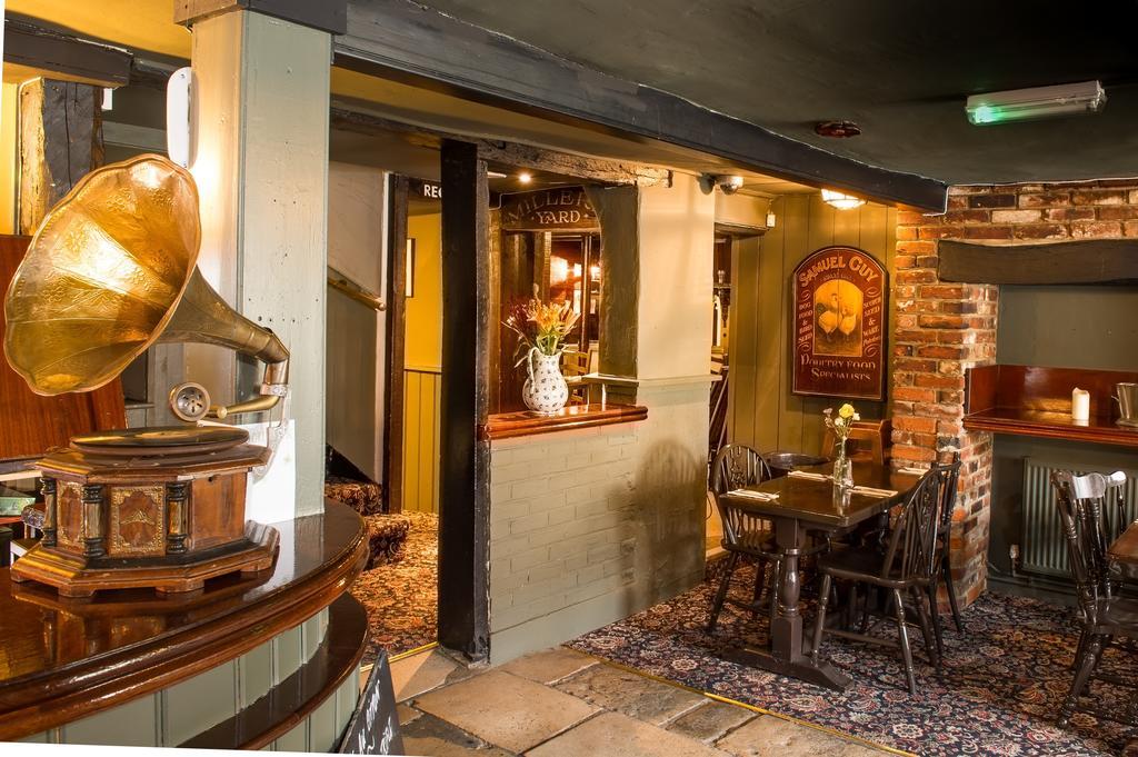 ניופורט Wheatsheaf Hotel מראה חיצוני תמונה
