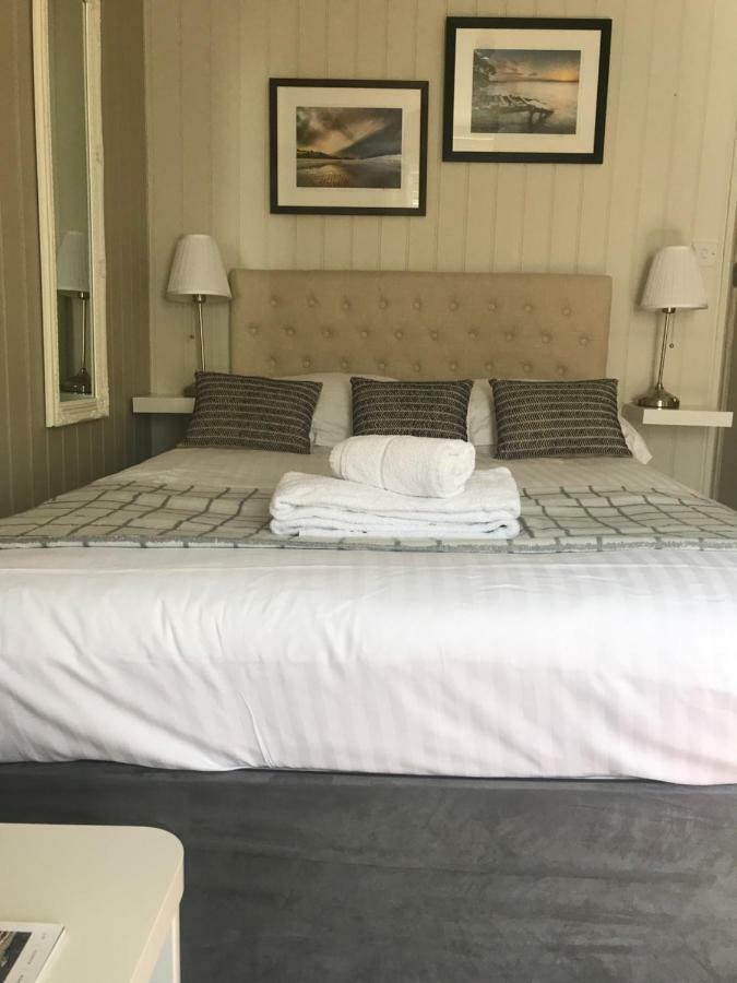 ניופורט Wheatsheaf Hotel מראה חיצוני תמונה